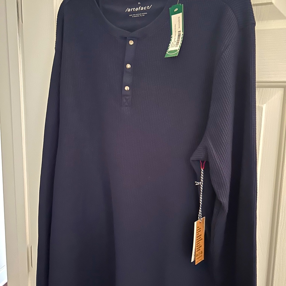 New with tags extra large waffle three buttoned thermal shirt